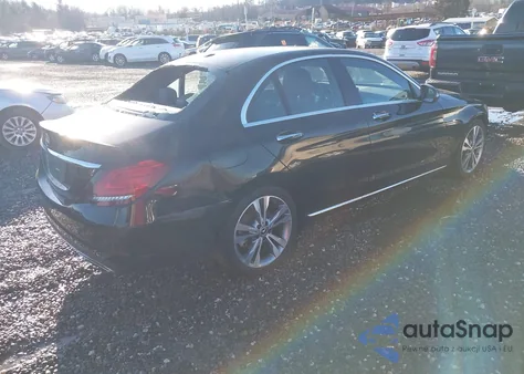 2019 Mercedes-Benz C 300 z USA, uszkodzony, nr VIN 55SWF8DB2KU322449